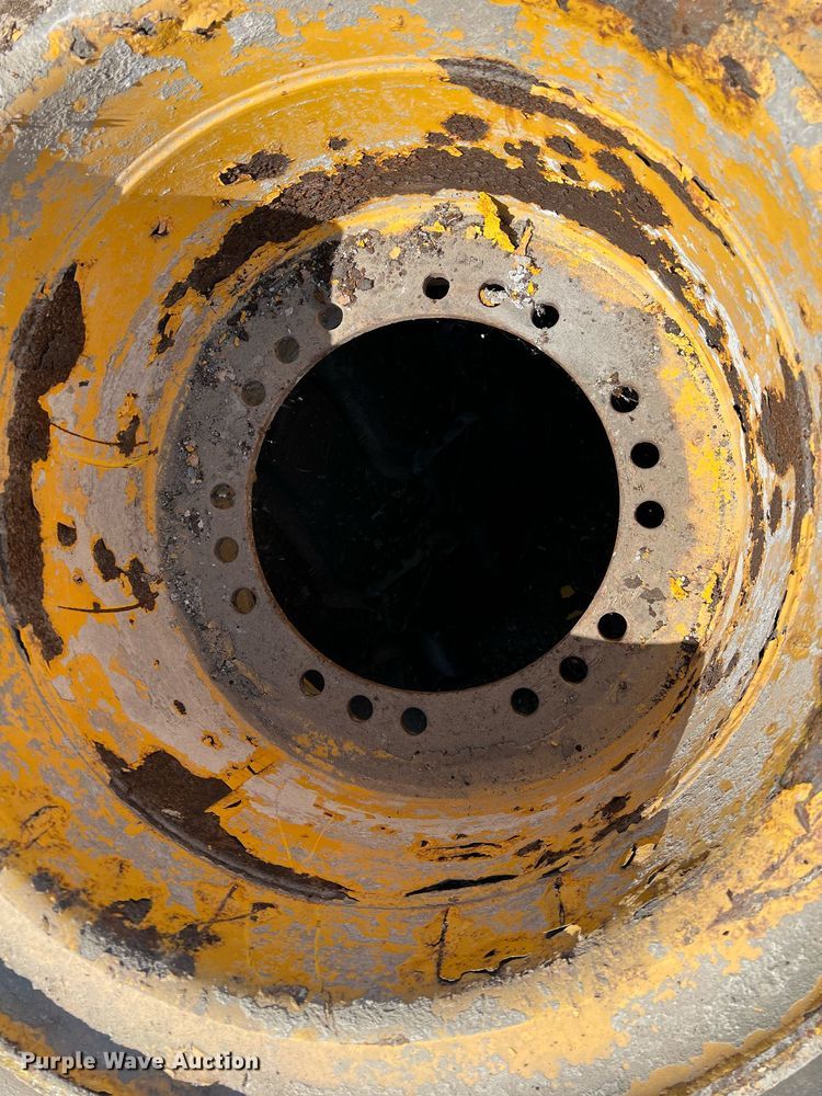 image for item DN3033 (4) 23.5R25 wheels and tires