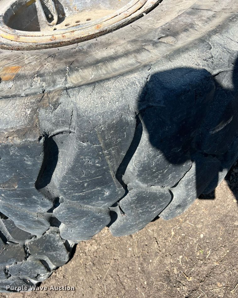 image for item DN3033 (4) 23.5R25 wheels and tires