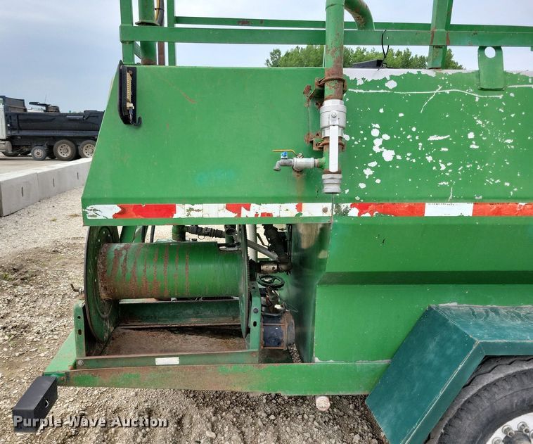 image for item DN3995 2005 Easy Lawn C125  hydroseeder