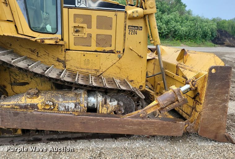 image for item DN3996 1998 Caterpillar D6R  dozer