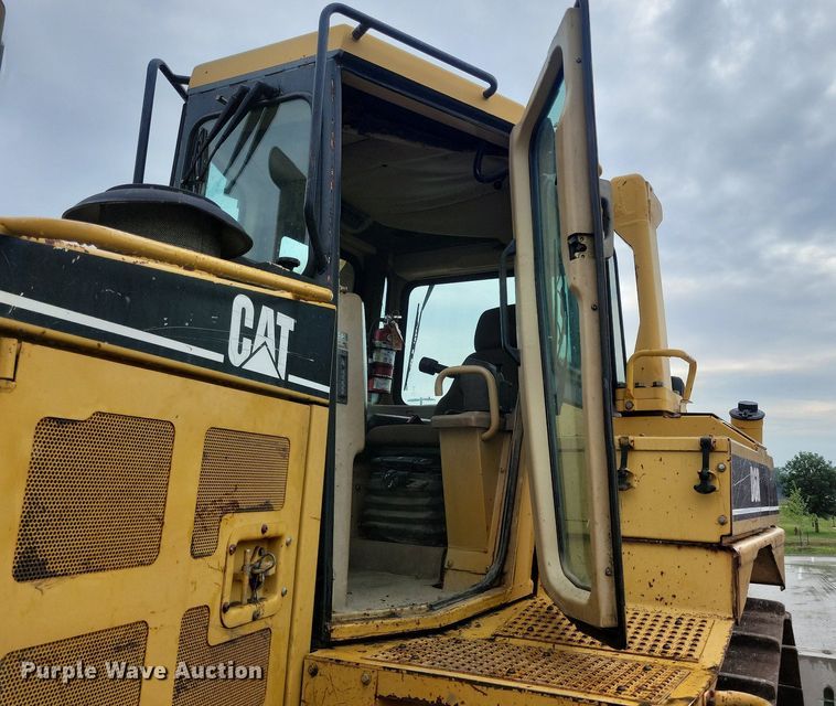 image for item DN3996 1998 Caterpillar D6R  dozer