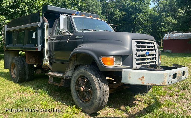image for item DO2188 1997 Ford F800  dump truck