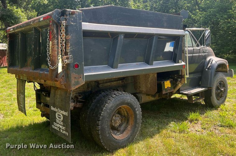 image for item DO2188 1997 Ford F800  dump truck