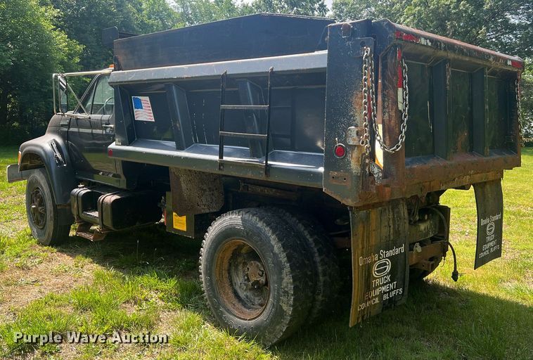 image for item DO2188 1997 Ford F800  dump truck