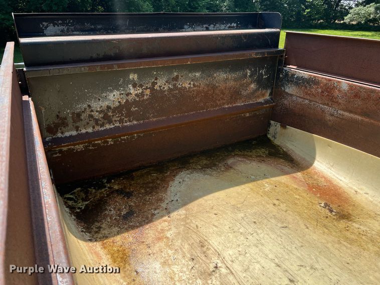 image for item DO2188 1997 Ford F800  dump truck