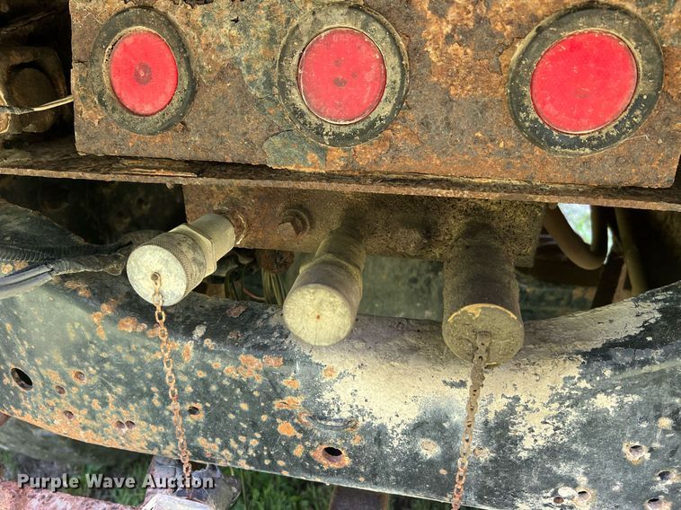 image for item DO2188 1997 Ford F800  dump truck