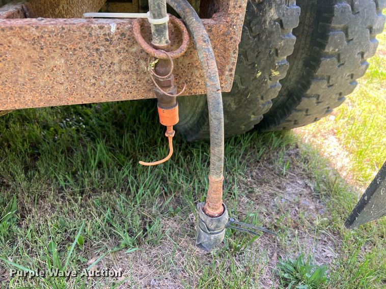 image for item DO2188 1997 Ford F800  dump truck