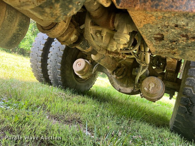 image for item DO2188 1997 Ford F800  dump truck