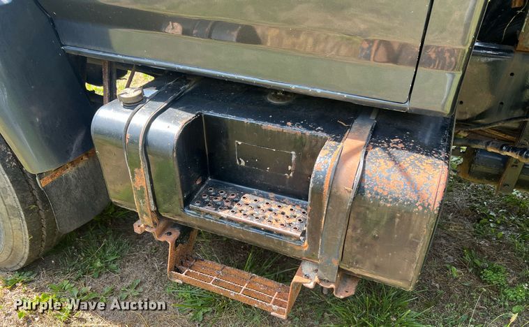 image for item DO2188 1997 Ford F800  dump truck