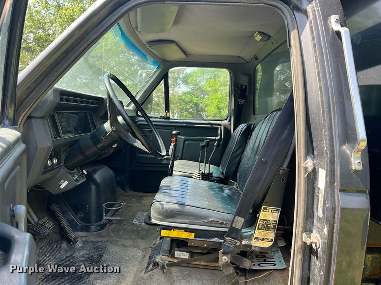 image for item DO2188 1997 Ford F800  dump truck