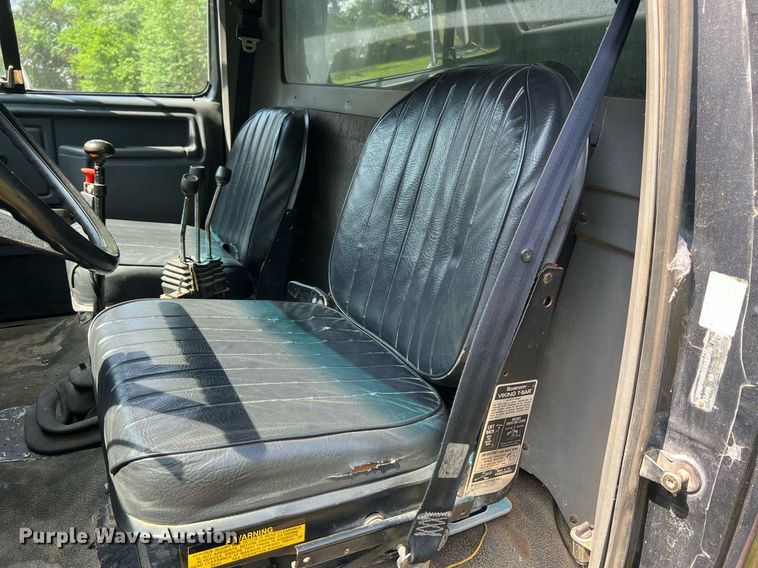 image for item DO2188 1997 Ford F800  dump truck