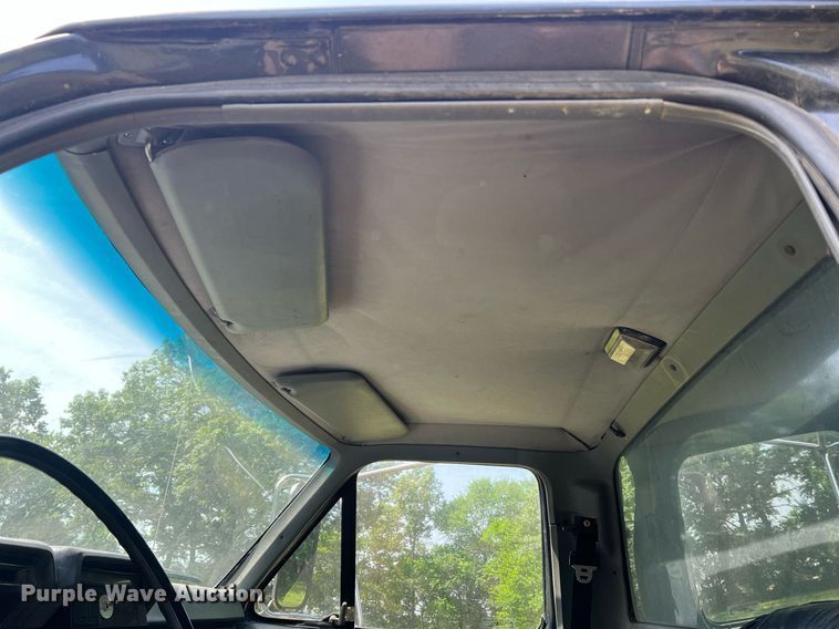 image for item DO2188 1997 Ford F800  dump truck