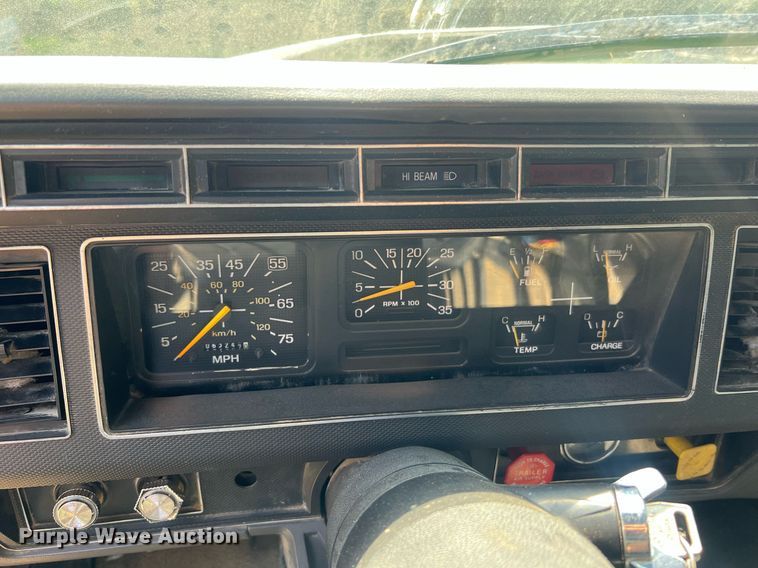 image for item DO2188 1997 Ford F800  dump truck