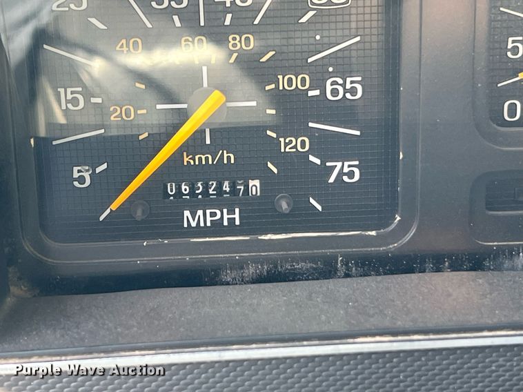 image for item DO2188 1997 Ford F800  dump truck