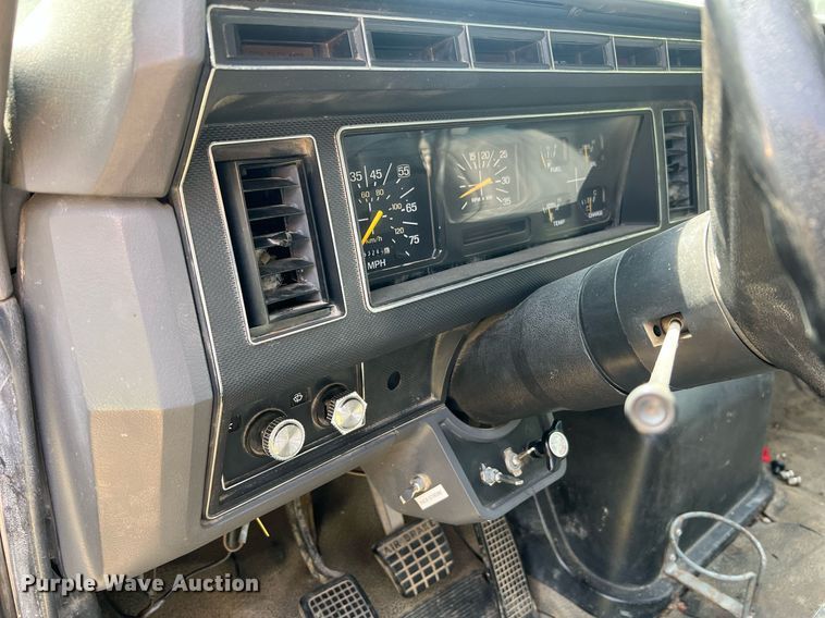 image for item DO2188 1997 Ford F800  dump truck