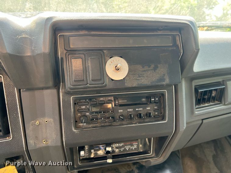 image for item DO2188 1997 Ford F800  dump truck