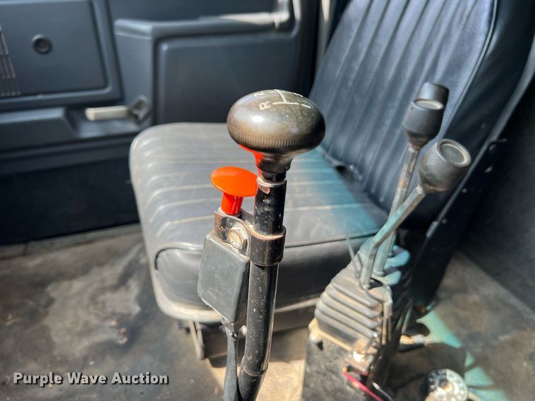 image for item DO2188 1997 Ford F800  dump truck