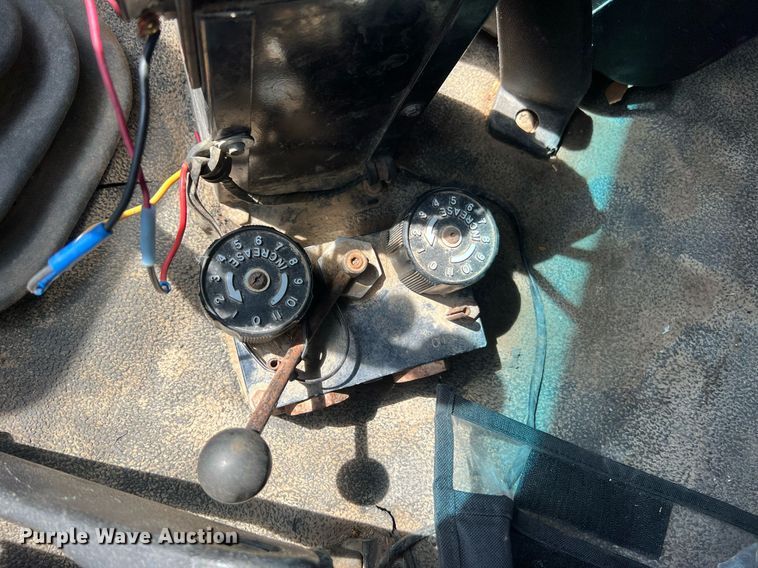 image for item DO2188 1997 Ford F800  dump truck