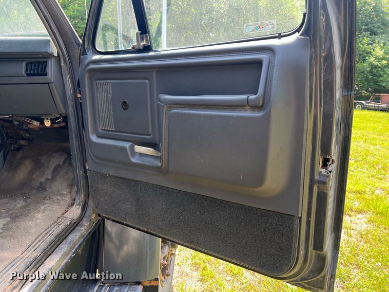 image for item DO2188 1997 Ford F800  dump truck