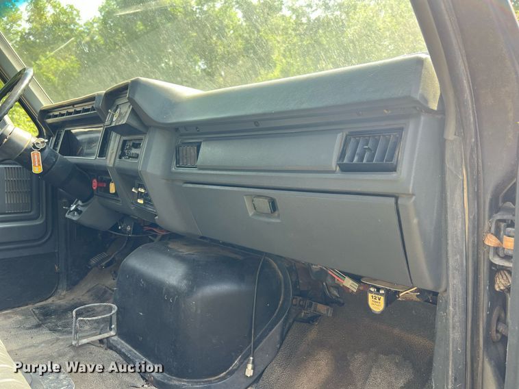 image for item DO2188 1997 Ford F800  dump truck