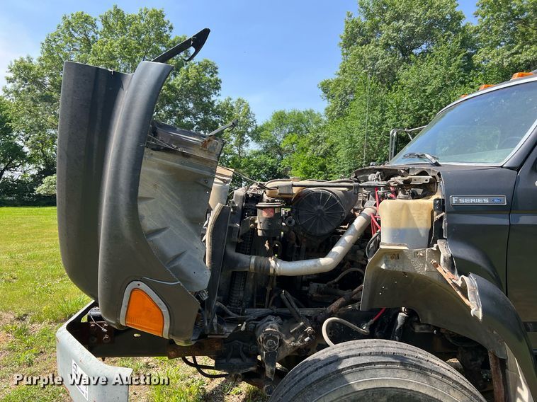 image for item DO2188 1997 Ford F800  dump truck