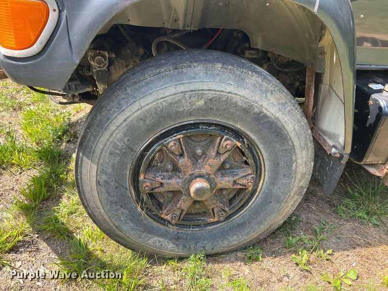 image for item DO2188 1997 Ford F800  dump truck