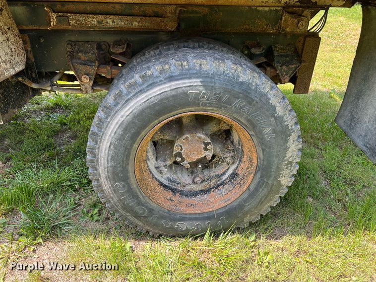 image for item DO2188 1997 Ford F800  dump truck