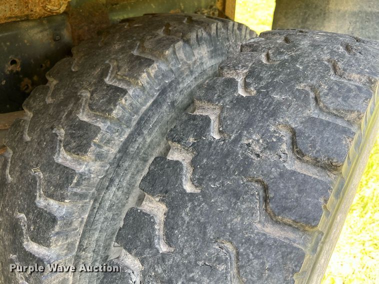 image for item DO2188 1997 Ford F800  dump truck