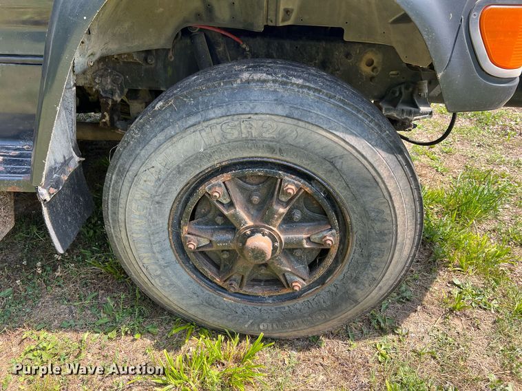 image for item DO2188 1997 Ford F800  dump truck