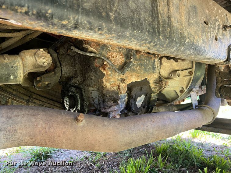 image for item DO2188 1997 Ford F800  dump truck