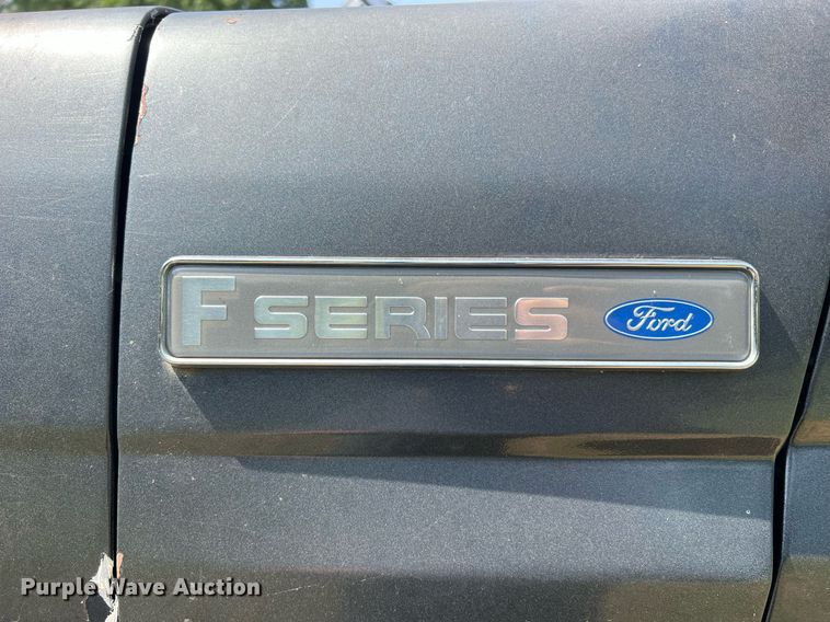 image for item DO2188 1997 Ford F800  dump truck