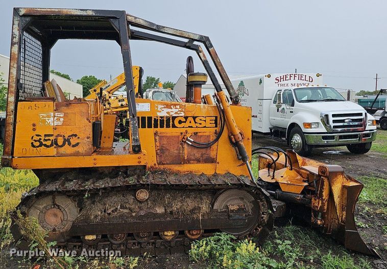 image for item DO2732 1982 Case 850C  dozer