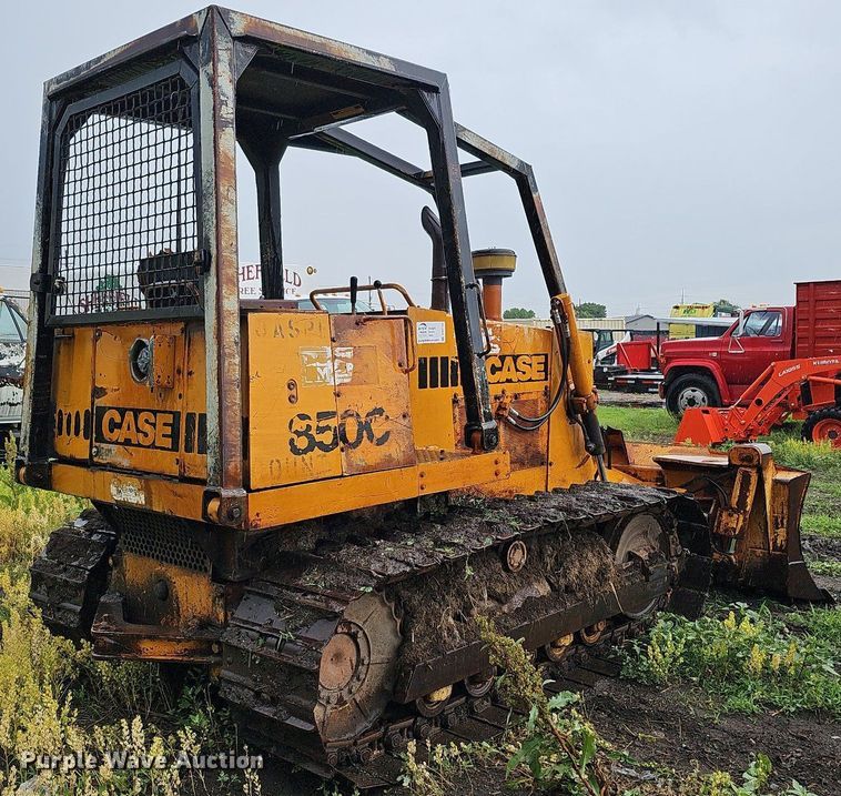 image for item DO2732 1982 Case 850C  dozer