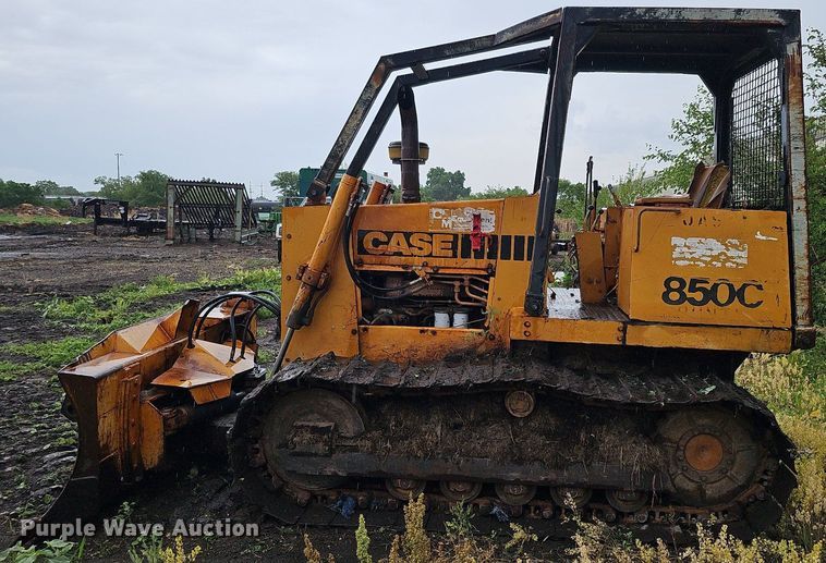 image for item DO2732 1982 Case 850C  dozer
