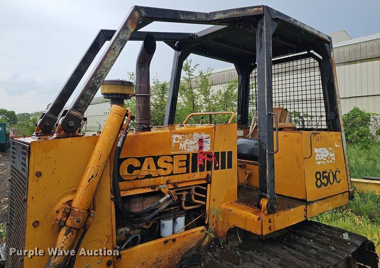 image for item DO2732 1982 Case 850C  dozer