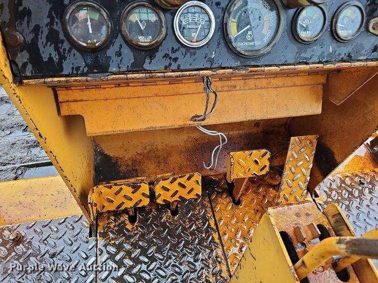 image for item DO2732 1982 Case 850C  dozer