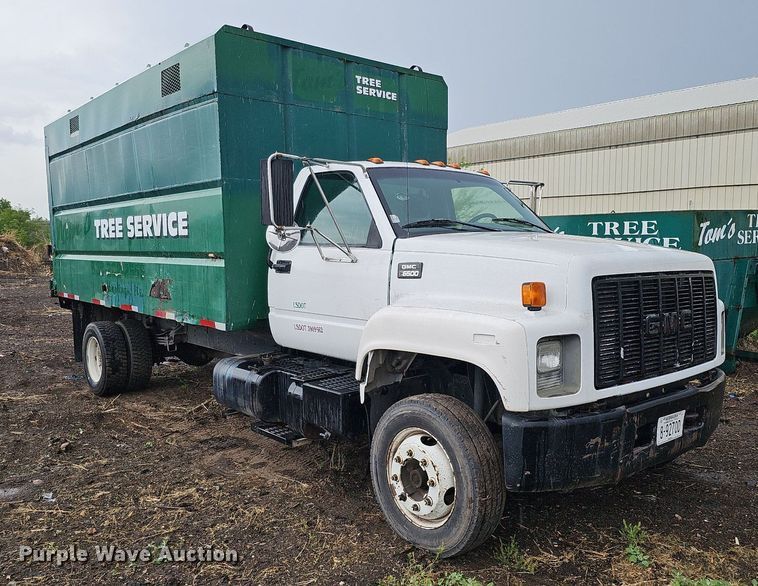 image for item DO2733 1998 GMC C6500  chipper truck