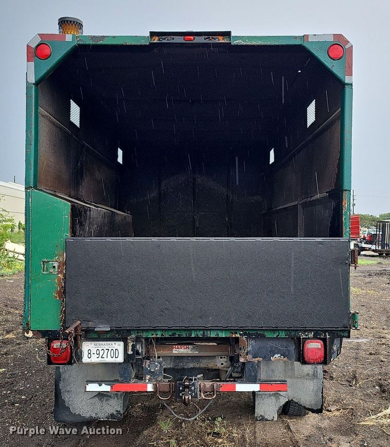 image for item DO2733 1998 GMC C6500  chipper truck