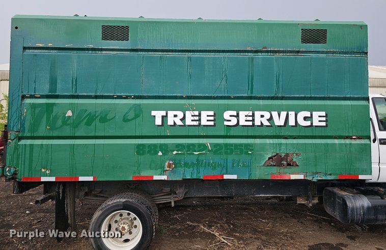 image for item DO2733 1998 GMC C6500  chipper truck