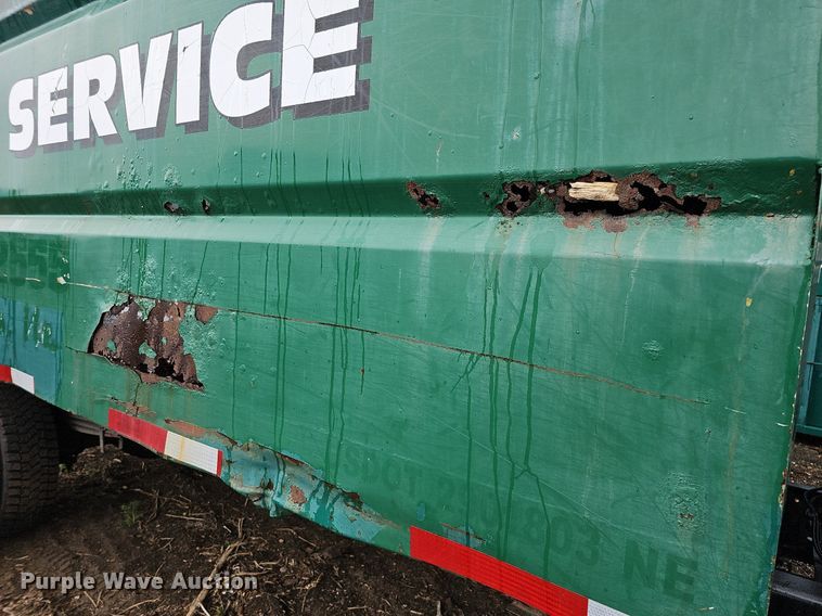 image for item DO2733 1998 GMC C6500  chipper truck