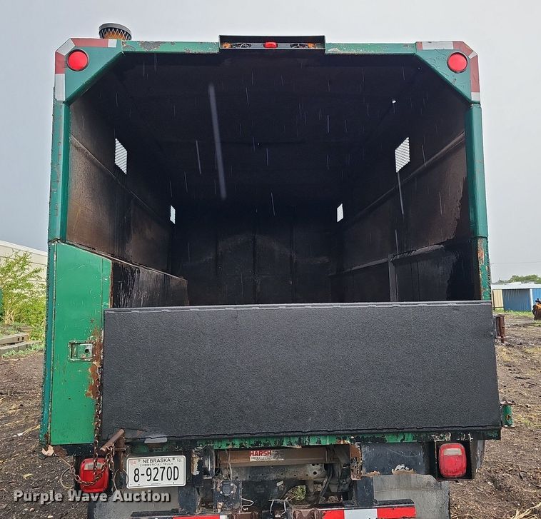 image for item DO2733 1998 GMC C6500  chipper truck