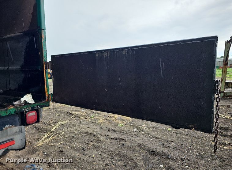 image for item DO2733 1998 GMC C6500  chipper truck