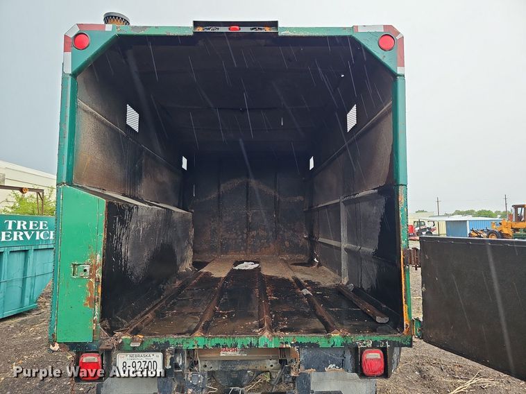 image for item DO2733 1998 GMC C6500  chipper truck