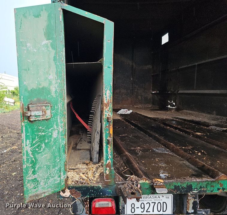 image for item DO2733 1998 GMC C6500  chipper truck