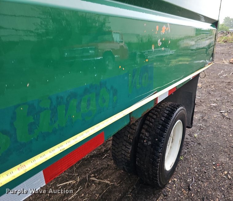 image for item DO2733 1998 GMC C6500  chipper truck