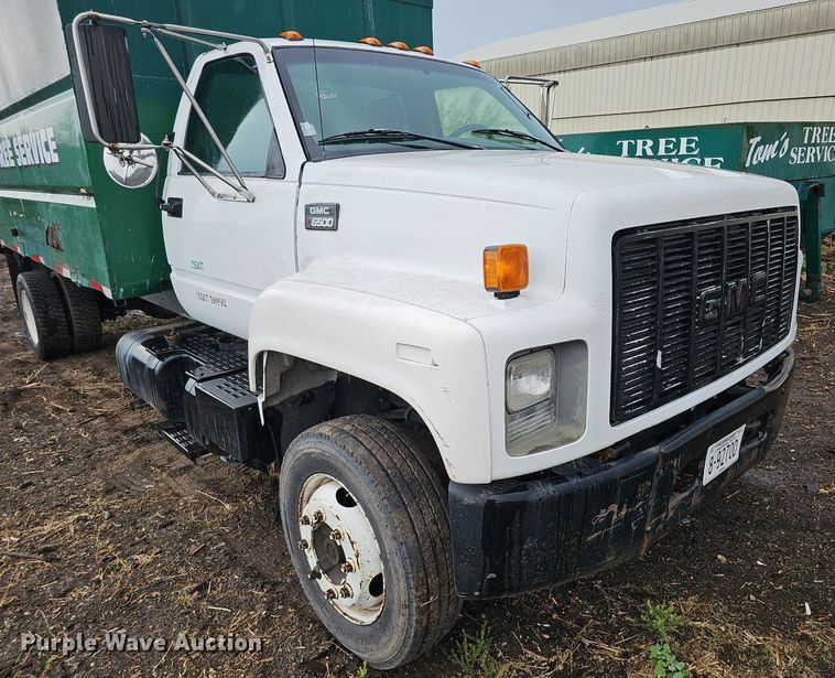 image for item DO2733 1998 GMC C6500  chipper truck