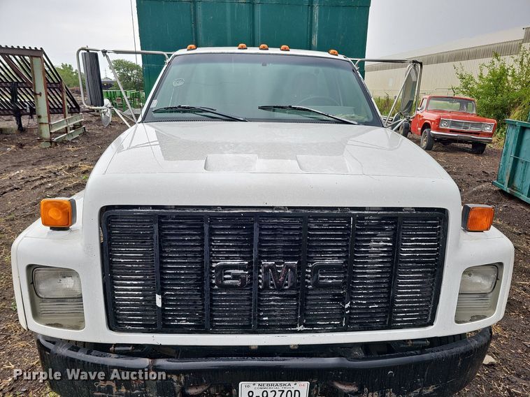 image for item DO2733 1998 GMC C6500  chipper truck