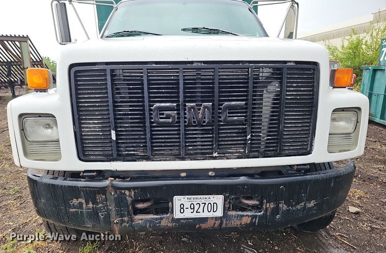 image for item DO2733 1998 GMC C6500  chipper truck