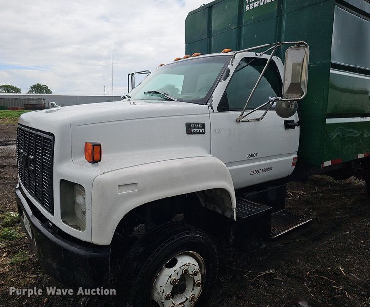 image for item DO2733 1998 GMC C6500  chipper truck