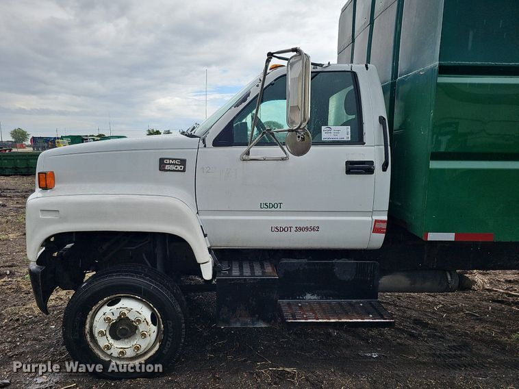 image for item DO2733 1998 GMC C6500  chipper truck